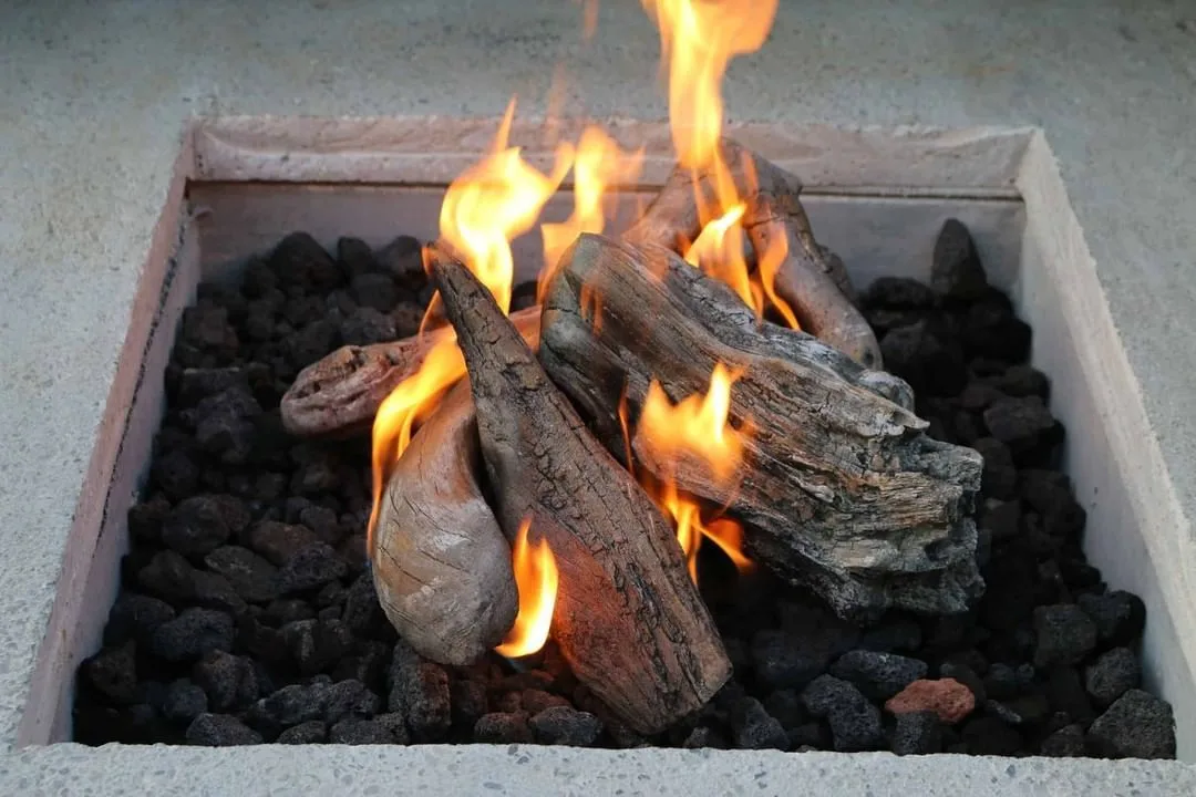 how long does wood burn in a fire pit
