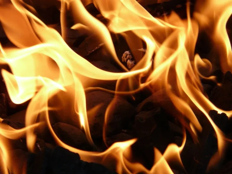 how to keep a fire pit burning